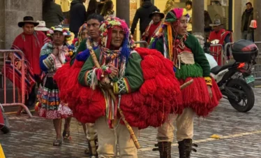 Folklore Cusco dancers